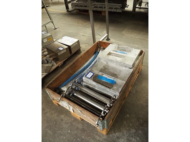 Nn parts for skinning machine - afbeelding 1 van  6