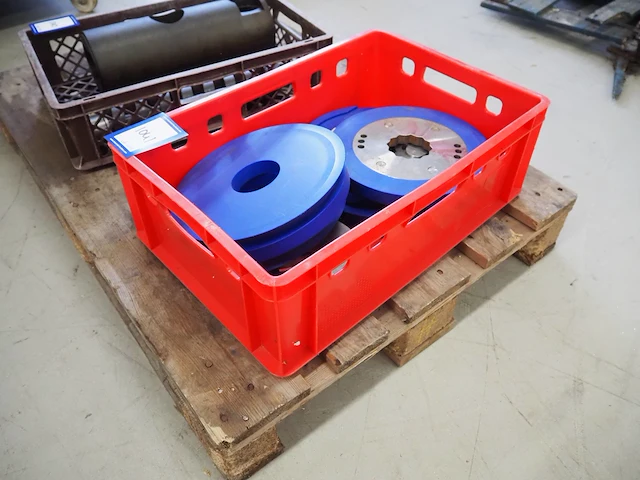 Nn plastic crate with discs - afbeelding 2 van  8