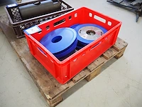 Nn plastic crate with discs - afbeelding 2 van  8