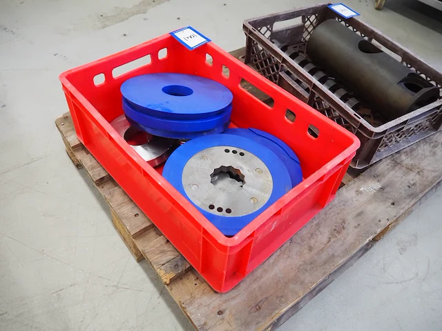 Nn plastic crate with discs - afbeelding 3 van  8