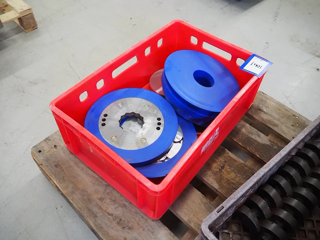 Nn plastic crate with discs - afbeelding 4 van  8