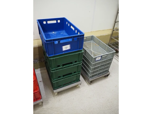 Nn plastic crates - afbeelding 1 van  6