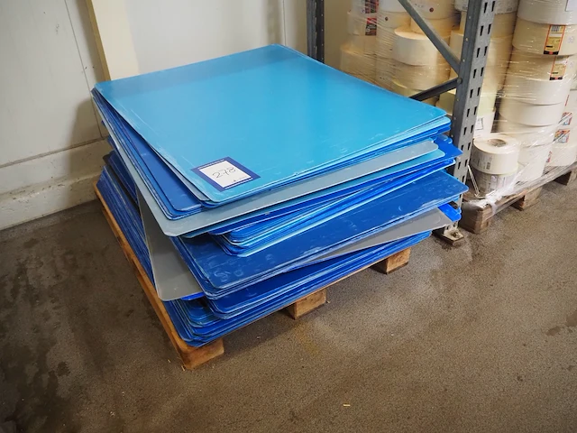 Nn plastic plates - afbeelding 1 van  3