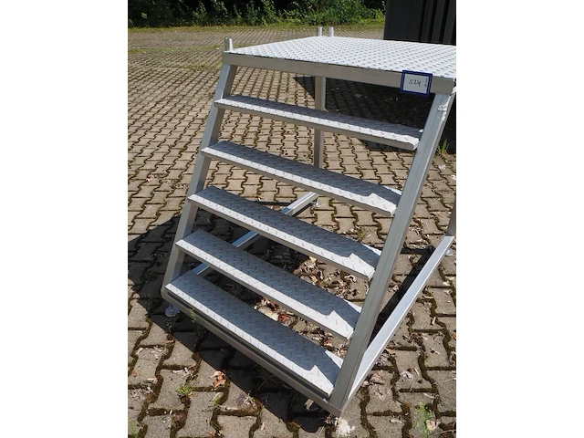 Nn platform with stairs - afbeelding 4 van  6