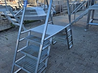Nn platform with stairs - afbeelding 1 van  4