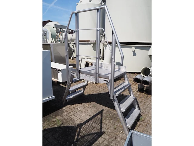 Nn platform with stairs - afbeelding 3 van  7