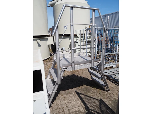 Nn platform with stairs - afbeelding 4 van  7