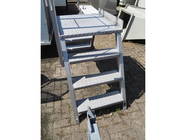 Nn platform with stairs - afbeelding 5 van  7
