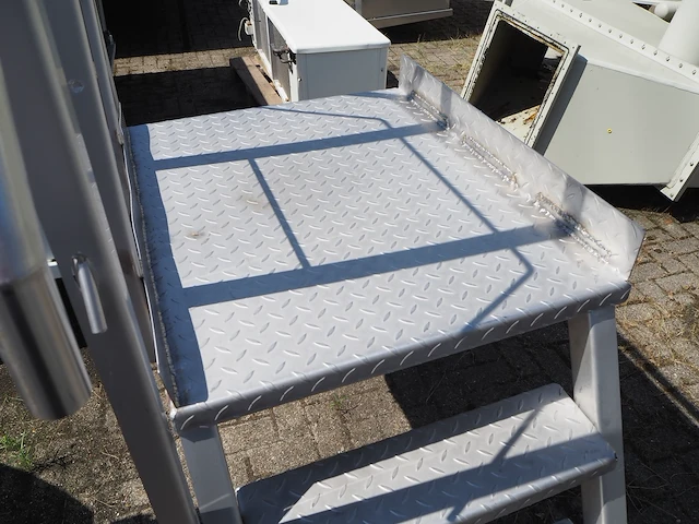 Nn platform with stairs - afbeelding 6 van  7