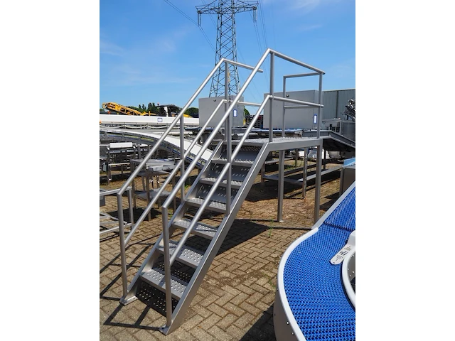 Nn platform with stairs - afbeelding 4 van  6