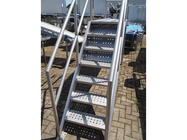 Nn platform with stairs - afbeelding 5 van  6