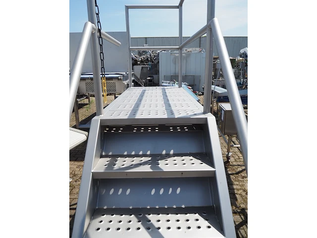 Nn platform with stairs - afbeelding 6 van  6