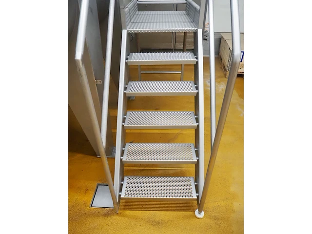 Nn platform with stairs - afbeelding 4 van  6