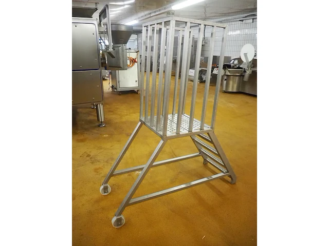 Nn platform with stairs - afbeelding 3 van  6