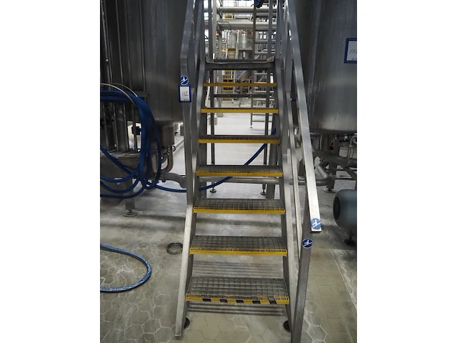 Nn platform with stairs - afbeelding 3 van  4