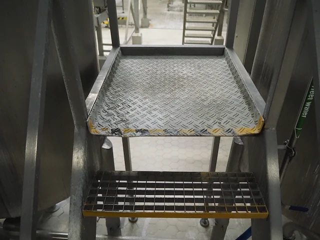 Nn platform with stairs - afbeelding 4 van  4