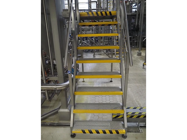 Nn platform with stairs - afbeelding 4 van  5