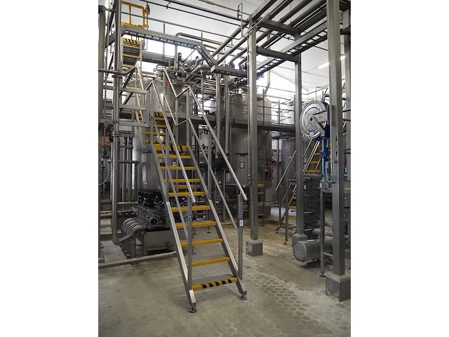 Nn platform with stairs - afbeelding 1 van  9