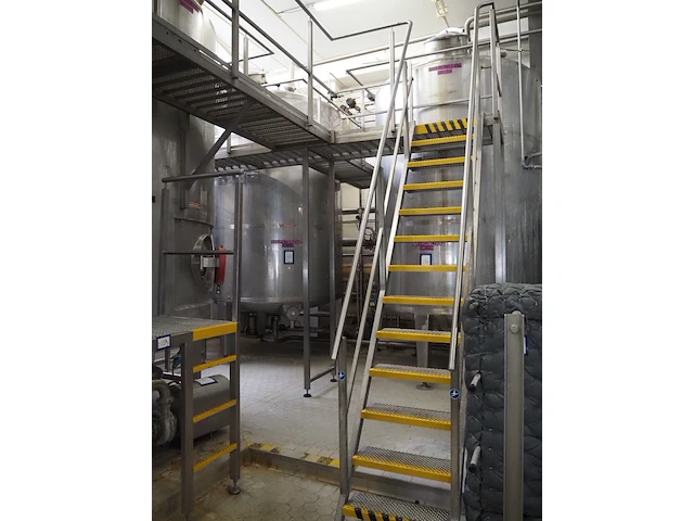 Nn platform with stairs - afbeelding 2 van  9