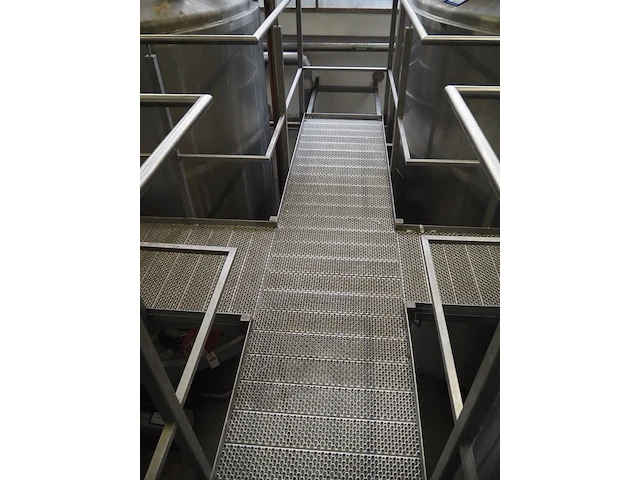 Nn platform with stairs - afbeelding 8 van  9