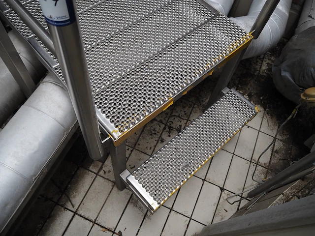 Nn platform with stairs - afbeelding 3 van  4