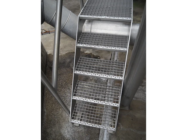 Nn platform with stairs - afbeelding 3 van  4