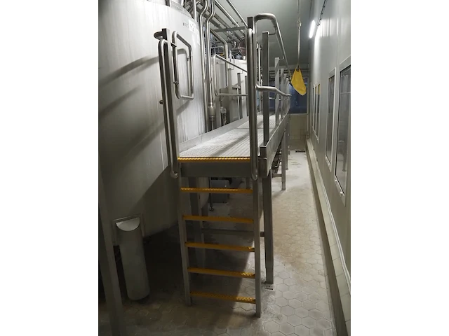 Nn platform with stairs - afbeelding 4 van  4