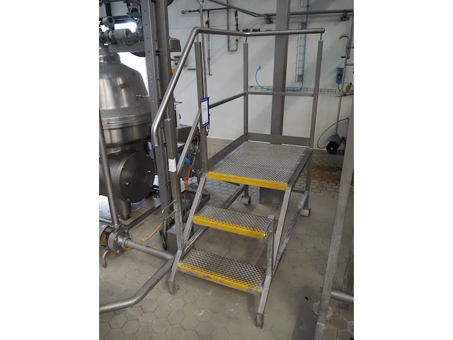 Nn platform with stairs - afbeelding 1 van  3