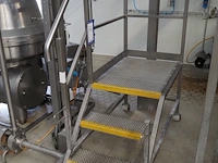 Nn platform with stairs - afbeelding 1 van  3