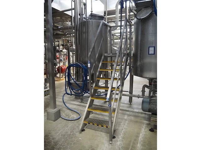 Nn platform with stairs - afbeelding 1 van  4
