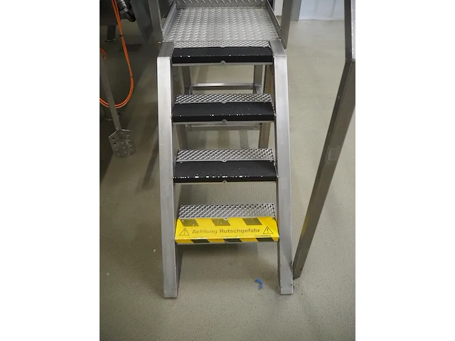 Nn platform with stairs - afbeelding 4 van  5