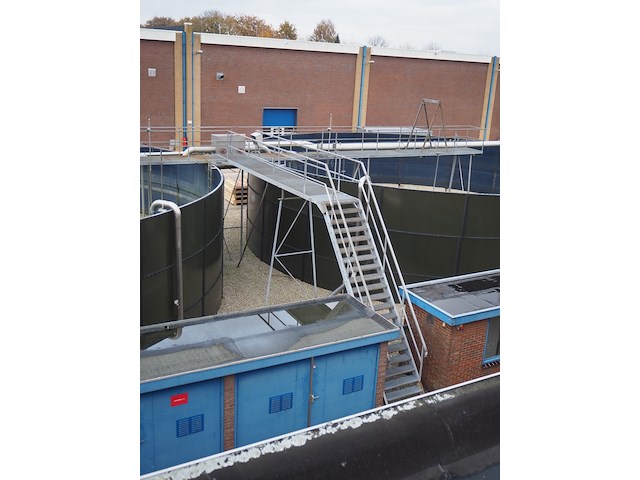 Nn platform with stairs - afbeelding 10 van  16