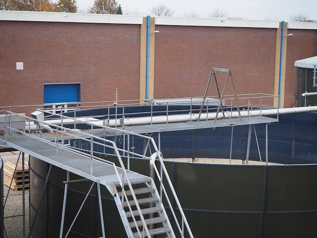 Nn platform with stairs - afbeelding 11 van  16