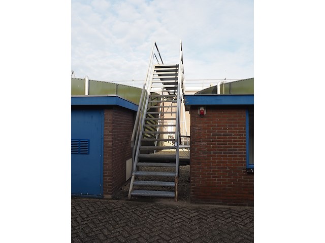 Nn platform with stairs - afbeelding 12 van  16