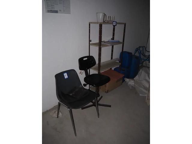 Nn rack and chairs - afbeelding 1 van  4