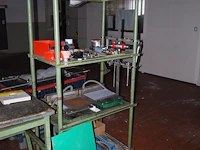 Nn rack with machine parts - afbeelding 1 van  7