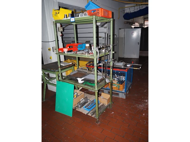 Nn rack with machine parts - afbeelding 2 van  7