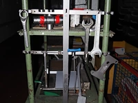 Nn rack with machine parts - afbeelding 4 van  7