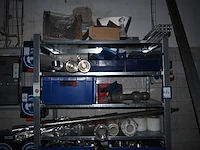 Nn racks with machine parts - afbeelding 2 van  10