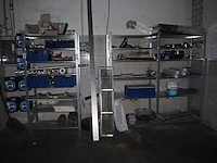 Nn racks with machine parts - afbeelding 1 van  10