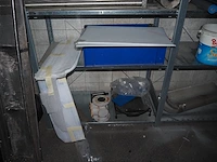 Nn racks with machine parts - afbeelding 6 van  10