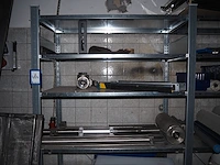 Nn racks with machine parts - afbeelding 7 van  10