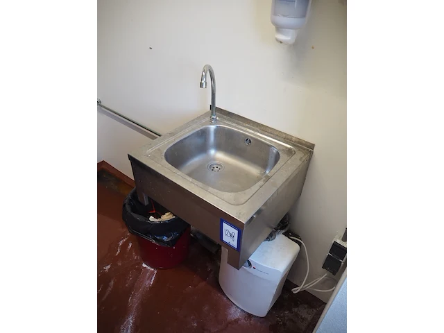Nn sink with faucet - afbeelding 1 van  6