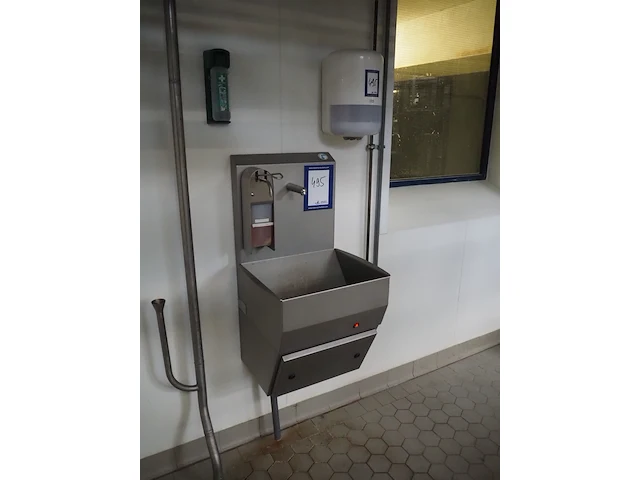 Nn sink with faucet - afbeelding 1 van  8