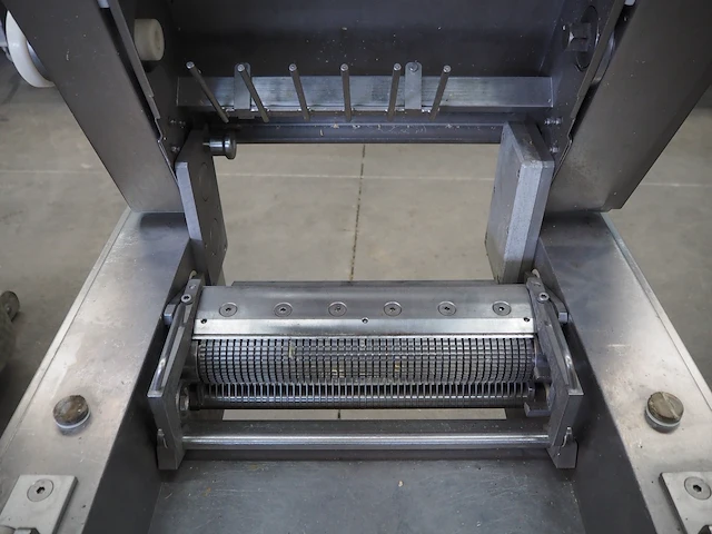 Nn skinning and derinding machine - afbeelding 8 van  10