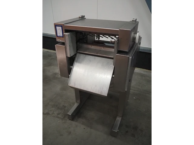 Nn skinning and derinding machine - afbeelding 1 van  11