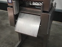 Nn skinning and derinding machine