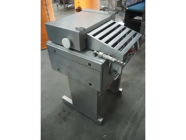 Nn skinning and derinding machine - afbeelding 6 van  11