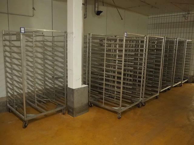 Nn smoke trolleys - afbeelding 1 van  3
