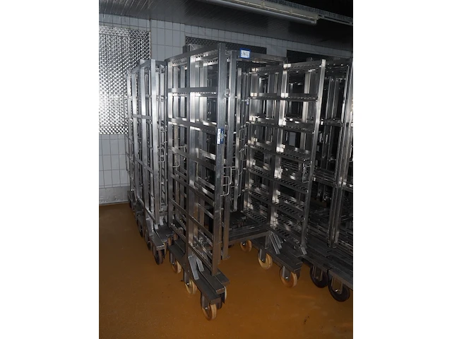 Nn smoke trolleys - afbeelding 1 van  3